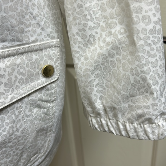 Zenergy by Chico’s Size 3 White and Silver Gray jacket with pockets - Picture 7 of 13